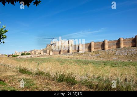 Blick auf das Schloss des Dorfes Berlanga de Duero, Provinz Soria. Erbaut zwischen dem 15. Und 16. Jahrhundert, als es zu einer Artillerie-Festung wurde Stockfoto