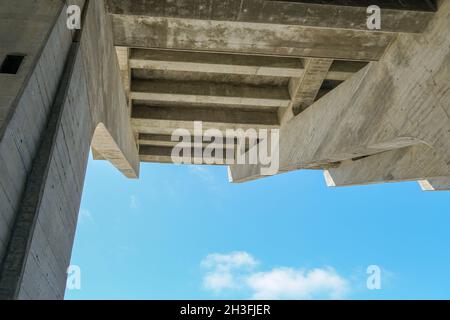 Die Geisel Library ist das Hauptgebäude der San Diego Library der University of California. Es ist zu Ehren von Audrey und Theodor Seuss Geisel benannt. USA. Oktober 2021 Stockfoto