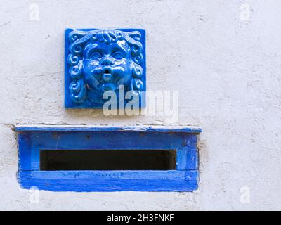 Blue Lertter Box in der French Villa Stockfoto