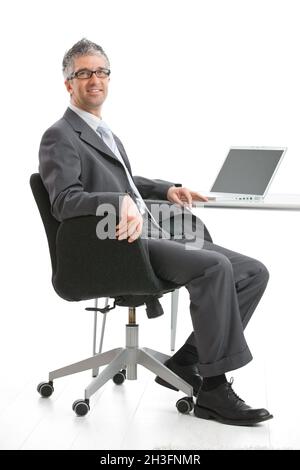 Geschäftsmann am Schreibtisch Stockfoto