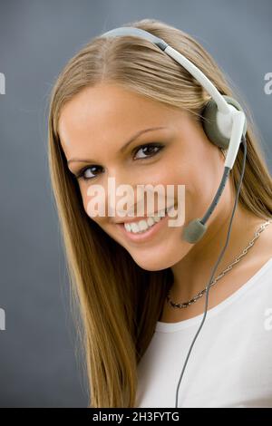 Der Bediener spricht über das Headset Stockfoto