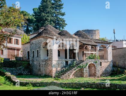 Die Ruinen der osmanischen Bibliothek, in der befestigten Altstadt von Ioannina, in Epirus, Griechenland. Stockfoto