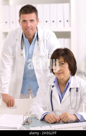 Ärzte im Büro Stockfoto