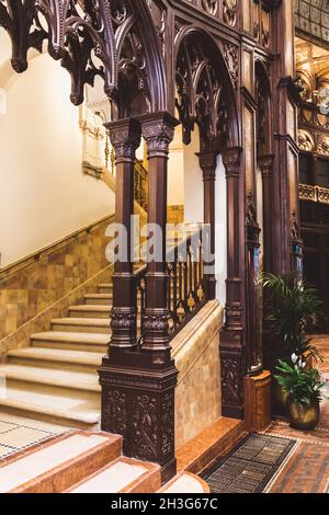 BUDAPEST, UNGARN - 18. JUNI 2019: Interieur des Parisi Udvar Hotels im V. Bezirk in Budapest, Ungarn, eröffnet nach der Restaurierung im Juni 2019 Stockfoto