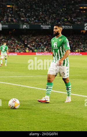 Sevilla, Spanien. Oktober 2021. Nabil Fekir in Aktion während des La Liga Santander Spiels zwischen Real Betis und Valencia CF im Benito Villamarin Stadion. (Endergebnis: Real Betis 4:1 Valencia CF). Kredit: SOPA Images Limited/Alamy Live Nachrichten Stockfoto