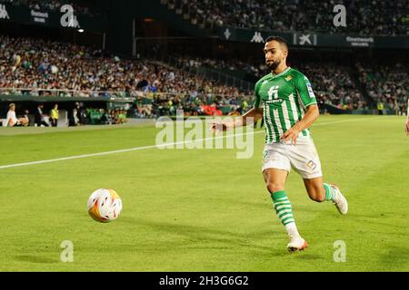 Sevilla, Spanien. Oktober 2021. Martìn Montoya in Aktion während des La Liga Santander-Spiels zwischen Real Betis und Valencia CF im Benito Villamarin Stadium. (Endergebnis: Real Betis 4:1 Valencia CF). (Foto von Francis Gonzalez/SOPA Images/Sipa USA) Quelle: SIPA USA/Alamy Live News Stockfoto