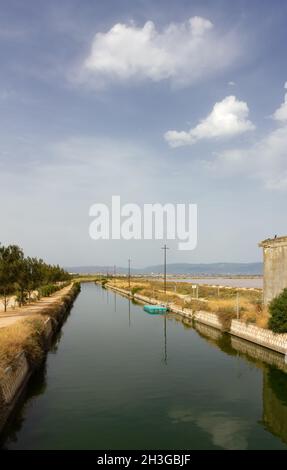 Landschaft im Naturpark Saline Molentargius in der Nähe von Cagliari, Italien Stockfoto