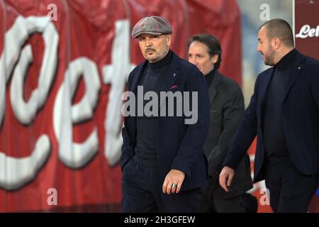 Napels, Italien. Oktober 2021. NAPELS, ITALIEN - 28. OKTOBER: Trainer Sinisa Mihajlovic vom FC Bologna 1909 während der Serie Ein Spiel zwischen SSC Napoli und dem FC Bologna im Stadio Diego Armando Maradona am 28. Oktober 2021 in Napels, Italien (Foto von Ciro Santangelo/Orange Picics) Credit: Orange Pics BV/Alamy Live News Stockfoto