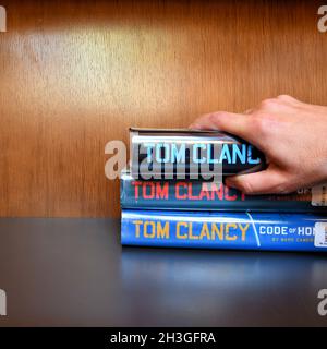 Bücher aus der Jack Ryan-Serie mit Figuren von Tom Clancy von Marc Cameron; Bestseller amerikanischer Spionage-Thriller für militärische Aktionen. Stockfoto