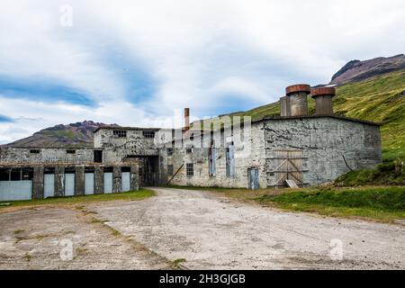 Die alte Herring-Fabrik von Eyri in Ingolfsfjordur in Strandir auf dem Land Islands Stockfoto