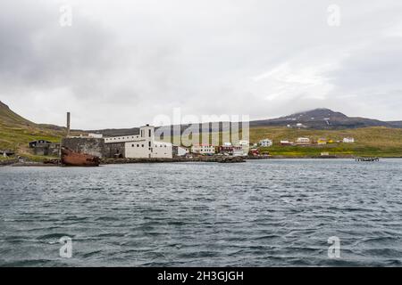 Das alte Heringfabrik-Dorf Breidavik in Strandir im Westen Islands Stockfoto