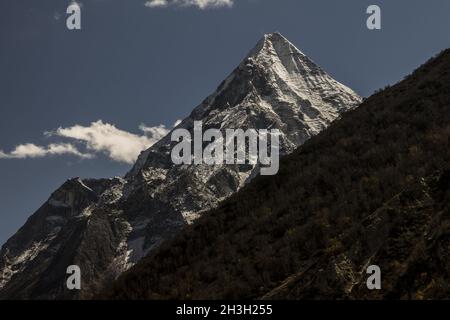 Bhrigupanth Peak (6772 m) Stockfoto