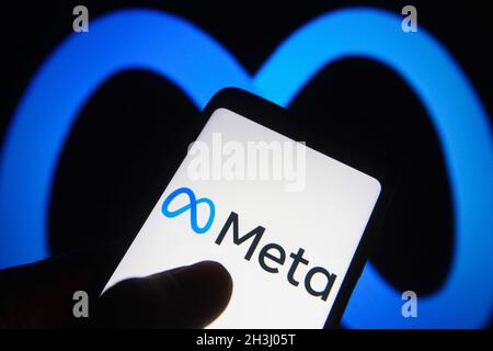 Ukraine. Oktober 2021. In dieser Abbildung ist ein Meta-Logo auf einem Smartphone zu sehen. Facebook ändert seinen Namen in Meta bei seiner großen Neumarke, Berichten zufolge von den Medien. Kredit: SOPA Images Limited/Alamy Live Nachrichten Stockfoto