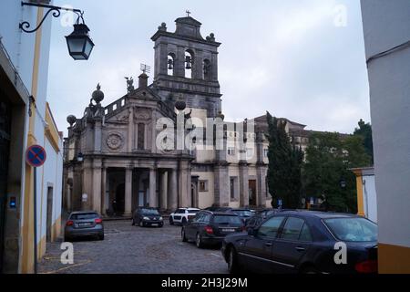 Kirche von Nossa Senhora da Graca, im Jahr 1511 abgeschlossen, wichtiges Renaissance religiöses Denkmal, Blick in der Dämmerung, Evora, Portugal Stockfoto