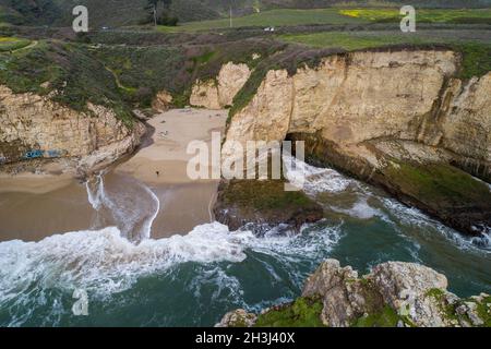 Shark Fin Cove. Einer der besten Strände in ganz Kalifornien. Stockfoto