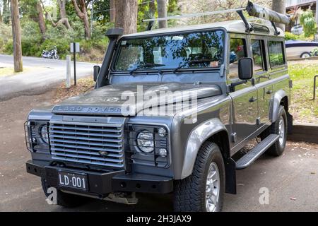 2011 Landrover 110 Verteidiger geparkt in einer Straße in Sydney, Australien Stockfoto