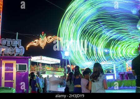 MALAGA, Spanien - 14 AUGUST: Nachtlichter und fair Sehenswürdigkeiten Malaga August Messe am 14. August 2009 in Malaga, Spanien Stockfoto