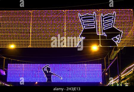 MALAGA, Spanien - 14 AUGUST: Nachtlichter und fair Sehenswürdigkeiten Malaga August Messe am 14. August 2009 in Malaga, Spanien Stockfoto