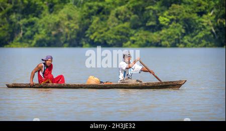 LORETO, PERU - 02. Januar: Unbekannten einheimischen Fischen im Fluss mitten im Amazonas-Regenwald, auf 2. Januar 2010 Stockfoto