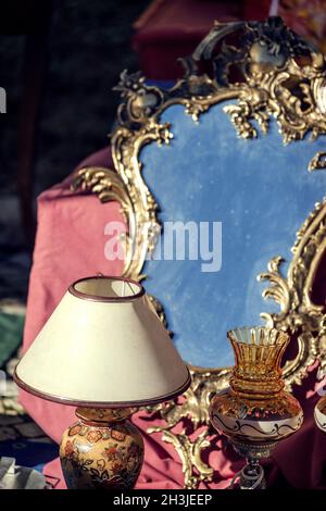 Portugal, Lissabon, alte Gegenstände in Ladra Flohmarkt Stockfoto