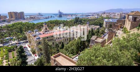 Pedro Luis Alonso Gärten, dem Rathaus und Tha Alcazaba in Malaga, Spanien. Stockfoto