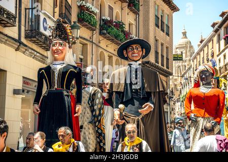 Segovia, Spanien - 29. Juni 2014: Riesen und große Köpfe (Gigantes y Cabezudos) in Segovia-Festival am 29. Juni 2014 in Segovia, Spa Stockfoto