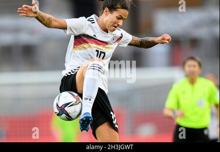 Dzsenifer MAROZSAN (GER) Action, Fußball-Laenderspiel-Frauen, WM-Qualifikation, Deutschland (GER) - Israel (ISR) 7: 0, am 26. Oktober 2021 in Essen/Deutschland. Â Stockfoto