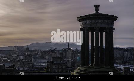 Edinburgh City und Scott Monument bei Sonnenuntergang von Calton Hill, Schottland Stockfoto