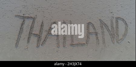 Thailand im Sand am Strand geschrieben Stockfoto