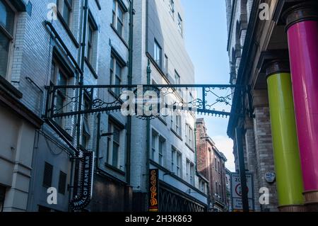 In ganz Großbritannien - Ein Tag in Liverpool - Mathew Street Signage Stockfoto