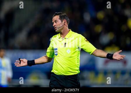 WAALWIJK, Niederlande, 28-10-2021, Fußball, , KNVB Beker, Saison 2021 / 2022, während des Spiels RKC - Willem II, Schiedsrichter Bas Nijhuis Stockfoto