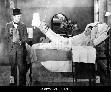 OLIVER HARDY und STAN LAUREL im COUNTY HOSPITAL (1932), Regie: JAMES PARROTT. Kredit: HAL ROACH / Album Stockfoto
