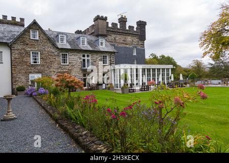 Castell Deudraeth Hotel in Portmeirion, Gwynedd, Nordwales im Oktober Stockfoto