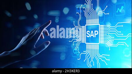 SAP – Software zur Automatisierung von Geschäftsprozessen. ERP Enterprise Resources Planungssystem Konzept auf virtuellem Bildschirm. Stockfoto