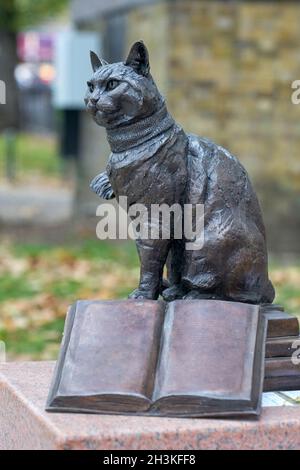 Statue von Street Cat namens Bob Islington Stockfoto