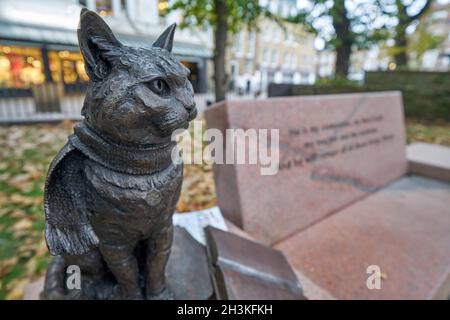 Statue von Street Cat namens Bob Islington Stockfoto