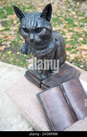 Statue von Street Cat namens Bob Islington Stockfoto