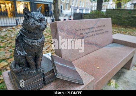 Statue von Street Cat namens Bob Islington Stockfoto