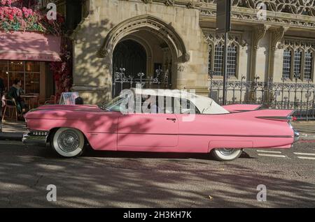 Pink cadillac. Exocit. Park Lane. Rosafarbenes Auto. Farbe Rosa Stockfoto