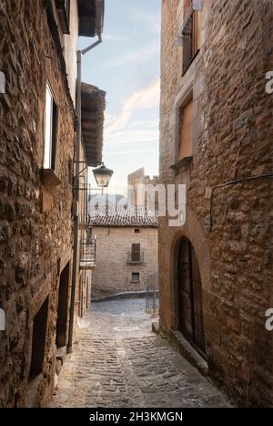 Traditionelle mittelalterliche Architektur in SOS del Rey Catolico, Aragon, Spanien. Stockfoto