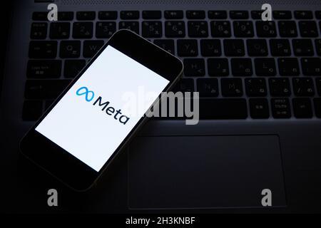 Das Logo von Meta ist auf einem Smartphone in Tokio zu sehen, 29. Oktober 2021. (Foto von Yohei Osada/AFLO) Stockfoto