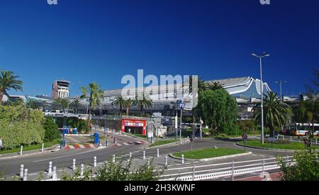 FRANKREICH. ALPES MARITIMES (06). NICE AEROPORT TERMINAL 1 Stockfoto