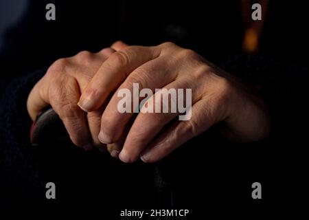 Hände eines alten Mannes. (MVS) Stockfoto