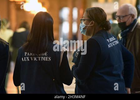 Paris, Frankreich. Okt. 2021. 29. Oktober 2021 in Paris, Frankreich. Der größte Prozess in der modernen Rechtsgeschichte Frankreichs begann am 8. September 2021 wegen der Anschläge vom 2015. November auf Paris und Saint-Denis, bei denen 130 Menschen im Stade de France, in Bars, Restaurants und im Bataclan-Konzertsaal getötet wurden. Die Selbstmordanschläge und Waffenangriffe von drei Dschihadisten-Teams, die aus Syrien geplant und später von der Gruppe des Islamischen Staates behauptet wurden, waren Frankreichs schlimmste Gräueltat nach dem Krieg. Foto von Patrice Pierrot/Avenir Pictures/ABACAPRESS.COM Quelle: Abaca Press/Alamy Live News Stockfoto