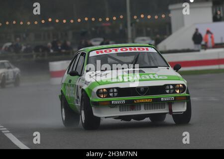 Paul Clayson, Alfa Romeo GTV6, Gerry Marshall Trophy, Gruppe 1 Saloon-Autos, die in den Jahren zwischen 1970 und 1982 fuhren, bestehend aus zwei Vorläufen Stockfoto