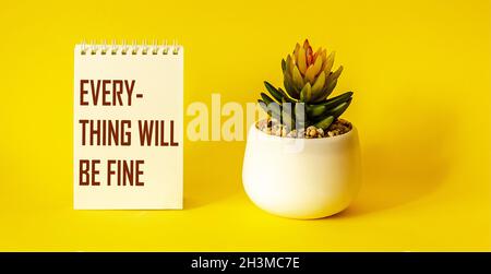 Notizblock mit der Aufschrift alles wird gut, auf einem gelben Hintergrund mit einer Kaktusblüte. Stockfoto