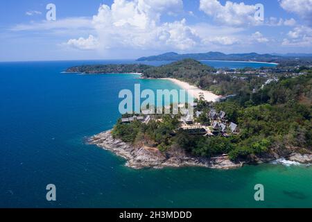 Tropischer Surinstrand in Phuket, Thailand Stockfoto