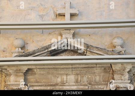 Fünf Jahre nach dem Erdbeben sind die Zeichen an den Fassaden der Gebäude in der Stadt Norcia (PG) noch sichtbar. Norcia, Italien, 29. Oktober 2021. (Foto von Vincenzo Izzo/Sipa USA) Stockfoto