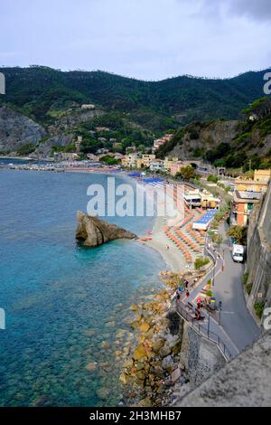 Blick auf eine der Städte des Nationalparks Cinqueterre (Monterrosso al Mare, Vernazza, Corniglia, Manarola, Riomaggiore), Ligurien, Italien, La Spezia Stockfoto