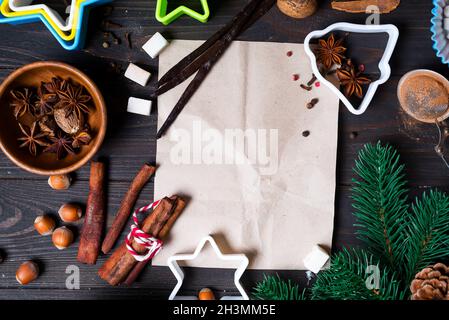 Zutaten für das Kochen von Weihnachts-Lebkuchengebäck Stockfoto